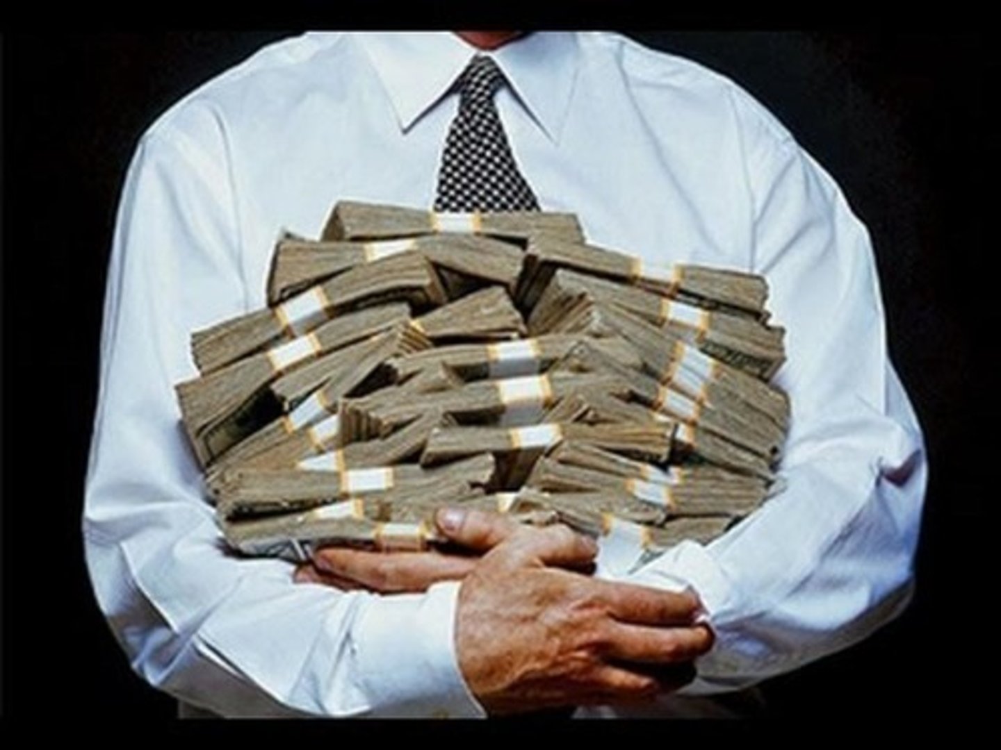 <p>(a) rich, giàu, opulent</p>
