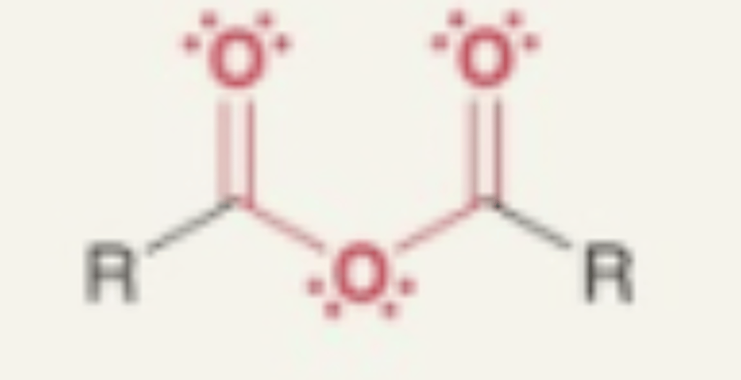 <p>- carbonyl + O + carbonyl</p><p>- O between 2 carbonyl</p>