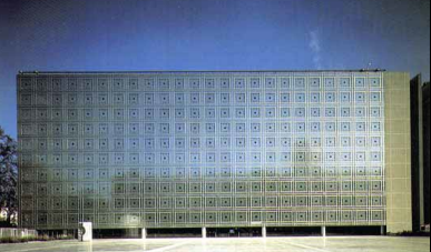 name the building architect and style 
