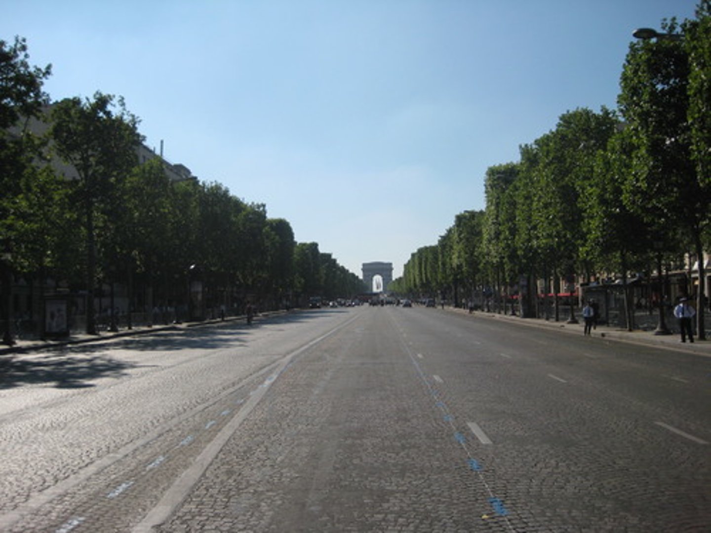 <p>het is een brede straat</p>