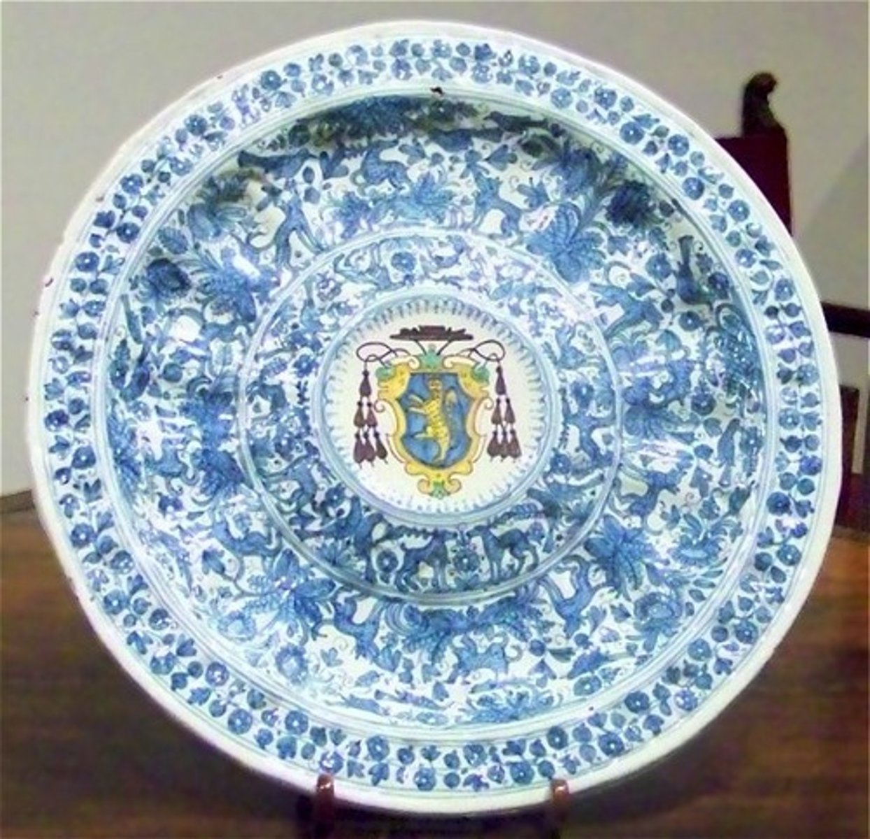 <p>Fine earthenware with colored decoration on an opaque white tin glaze, originating in <span class="bgY">Italy</span> during the <span class="bgY">Renaissance</span>.</p>