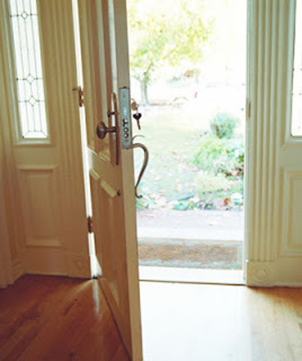 <p>Pintu keluar masuk</p>