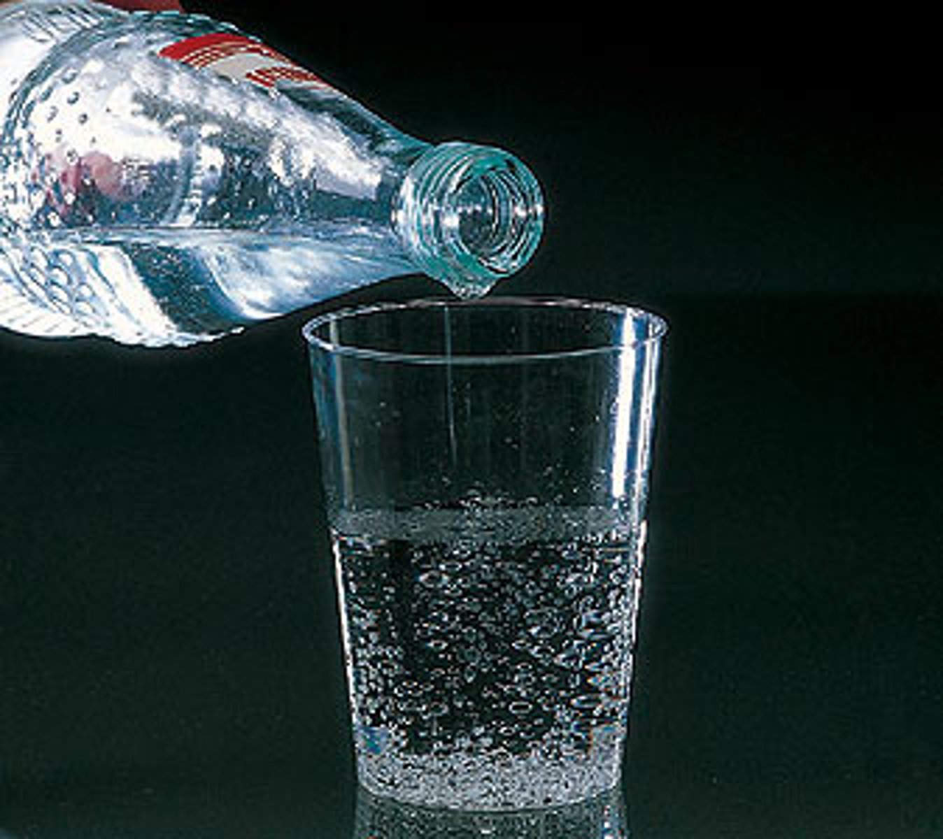<p>mineral water</p>