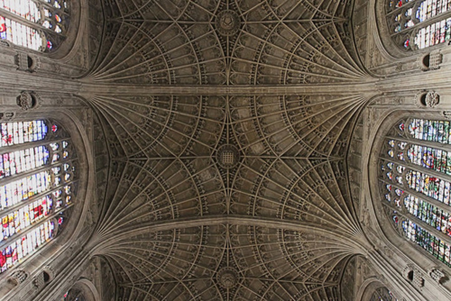 <p>a form of vault used in the perpendicular Gothic style, in which the ribs are all of the same curve and spaced equidistantly, in a way that resembles a fan or the spokes of an inverted umbrella.</p>