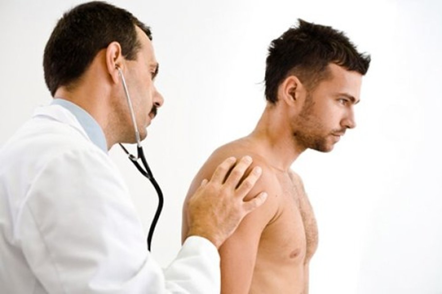 <p>De fysiotherapeut gaat eerst uw knie _______ om te kijken wat er mis is. | NL: Heel goed naar een patiënt kijken om te ontdekken wat de ziekte is. | EN: To examine</p>