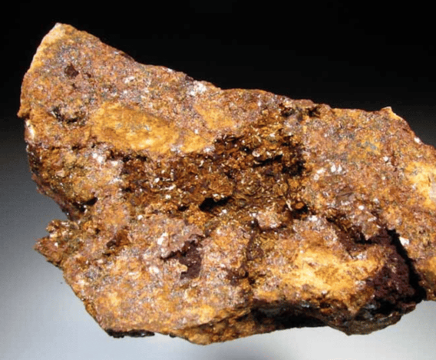 <p>Fe3+ analogue of alunite.<br>Found as crusts or coatings on ferruginous ores.</p>