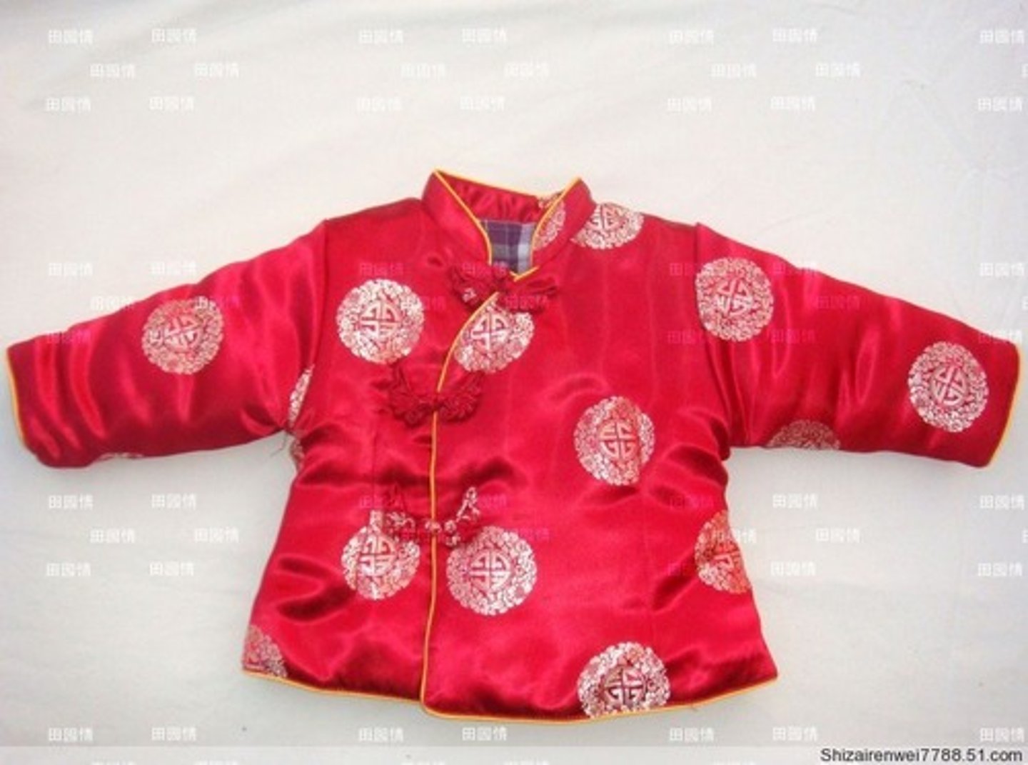 <p>/mián'ǎo/: Áo bông</p>