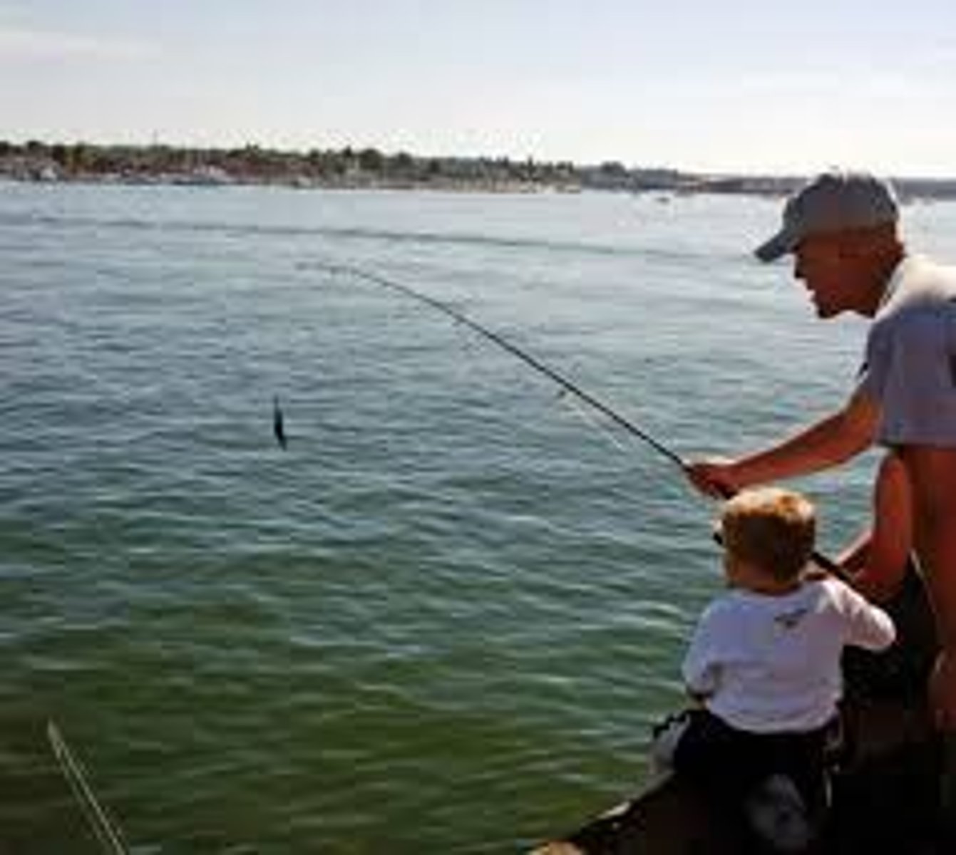 <p>fishing, catch (of fish); peach</p>