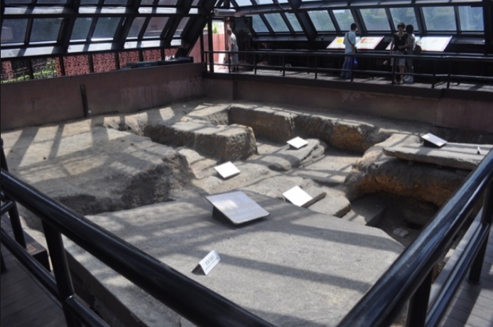 <p><span><strong>The tomb of King Zhao Mo's in Guangzhou also showed the importance of regional centers. Please explain in which ways King Zhao Mo's tomb reflects this power.&nbsp; The Zhao clan was not always in loyal connection with the Han imperial house. When was their territory integrated into the Han empire?</strong></span></p>