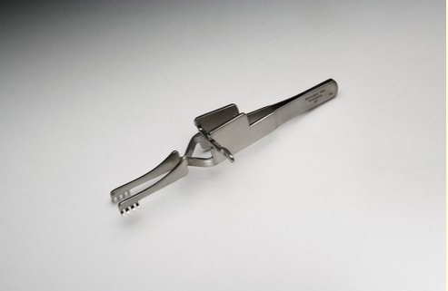 <p>Jarit Cross Retractor</p>