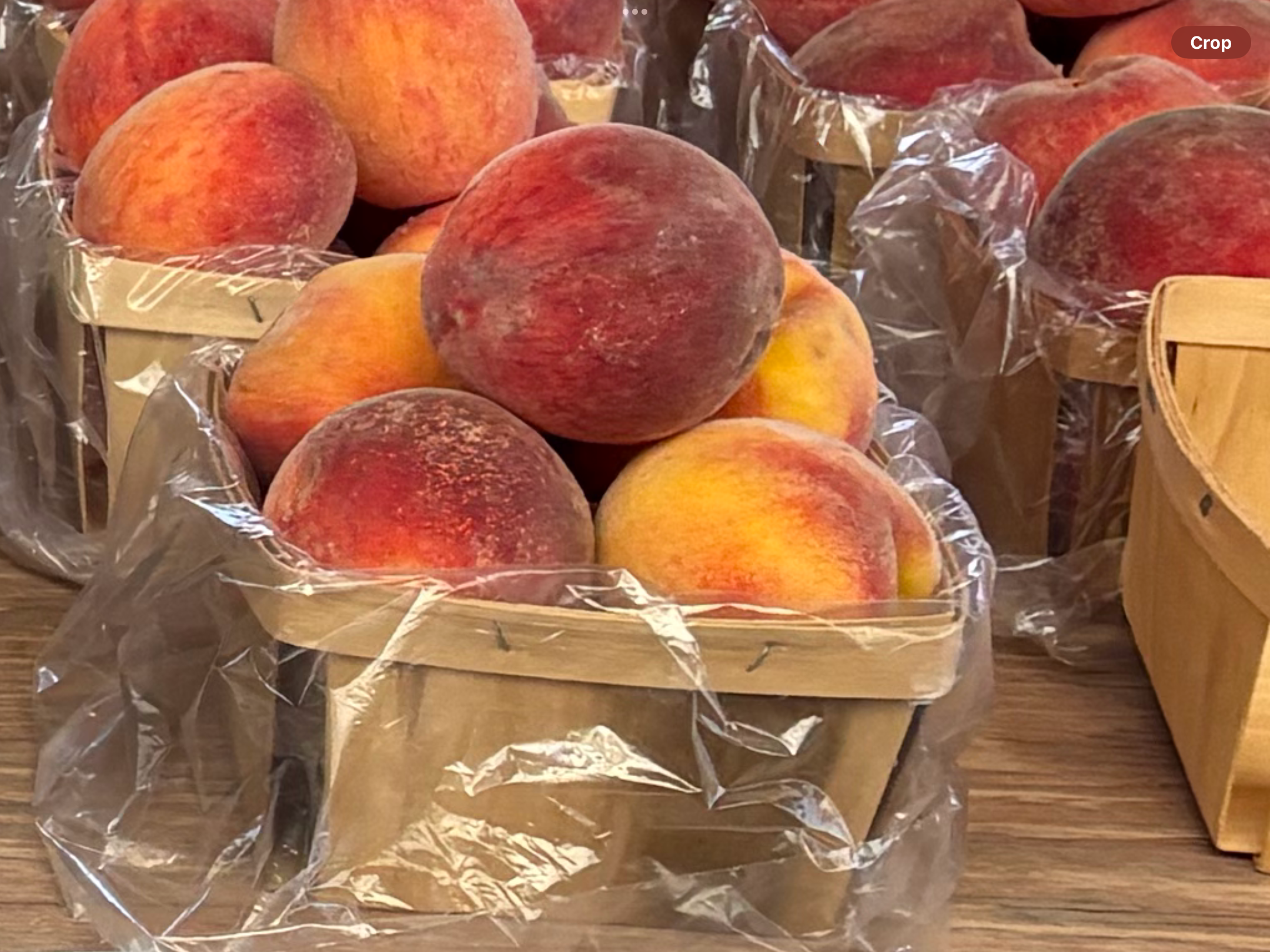<p>Quart of peaches</p>