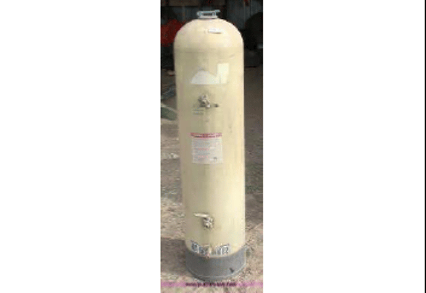 <p>Chlorinates water using chlorine sticks</p>