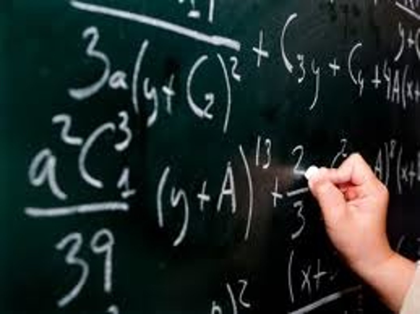 <p>A la chica ... .... las matemáticas</p>