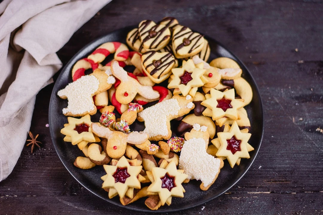 <p><span data-name="clock4" data-type="emoji">🕓</span> <strong>Word:</strong><br><strong>das Plätzchen</strong> is a neuter noun meaning “cookie” or “biscuit,” especially a small, sweet baked treat — often homemade and traditionally associated with Christmas in German-speaking countries.</p><p><span data-name="high_volume" data-type="emoji">🔊</span> <strong>Pronunciation:</strong><br>[PLÄTS-chen]<br>“plätz” like <em>plets</em> with a sharp "ts" sound<br>“chen” is the soft German <em>ch</em> (like in <em>ich</em>) + “en” — very light</p><p><span data-name="brain" data-type="emoji">🧠</span> <strong>Memory Trick:</strong><br>Plätzchen is a <strong>diminutive</strong> of <strong>Platz</strong> (place), so think of it as a <strong>little place on your plate</strong> for something sweet.<br>Visual: A plate with tiny, delicious cookies all lined up — each one saving its own “Plätzchen” <span data-name="dizzy" data-type="emoji">💫</span><span data-name="cookie" data-type="emoji">🍪</span></p><p><span data-name="receipt" data-type="emoji">🧾</span> <strong>In Context (4 examples):</strong></p><ol><li><p><strong>Oma hat frische Plätzchen für Weihnachten gebacken.</strong> – Grandma baked fresh cookies for Christmas.</p></li><li><p><strong>Möchtest du ein Plätzchen zum Kaffee?</strong> – Would you like a cookie with your coffee?</p></li><li><p><strong>Die Kinder haben bunte Plätzchen mit Zuckerguss verziert.</strong> – The children decorated colorful cookies with icing.</p></li><li><p><strong>In der Keksdose sind noch ein paar Plätzchen übrig.</strong> – There are still a few cookies left in the cookie tin</p></li></ol><p></p>
