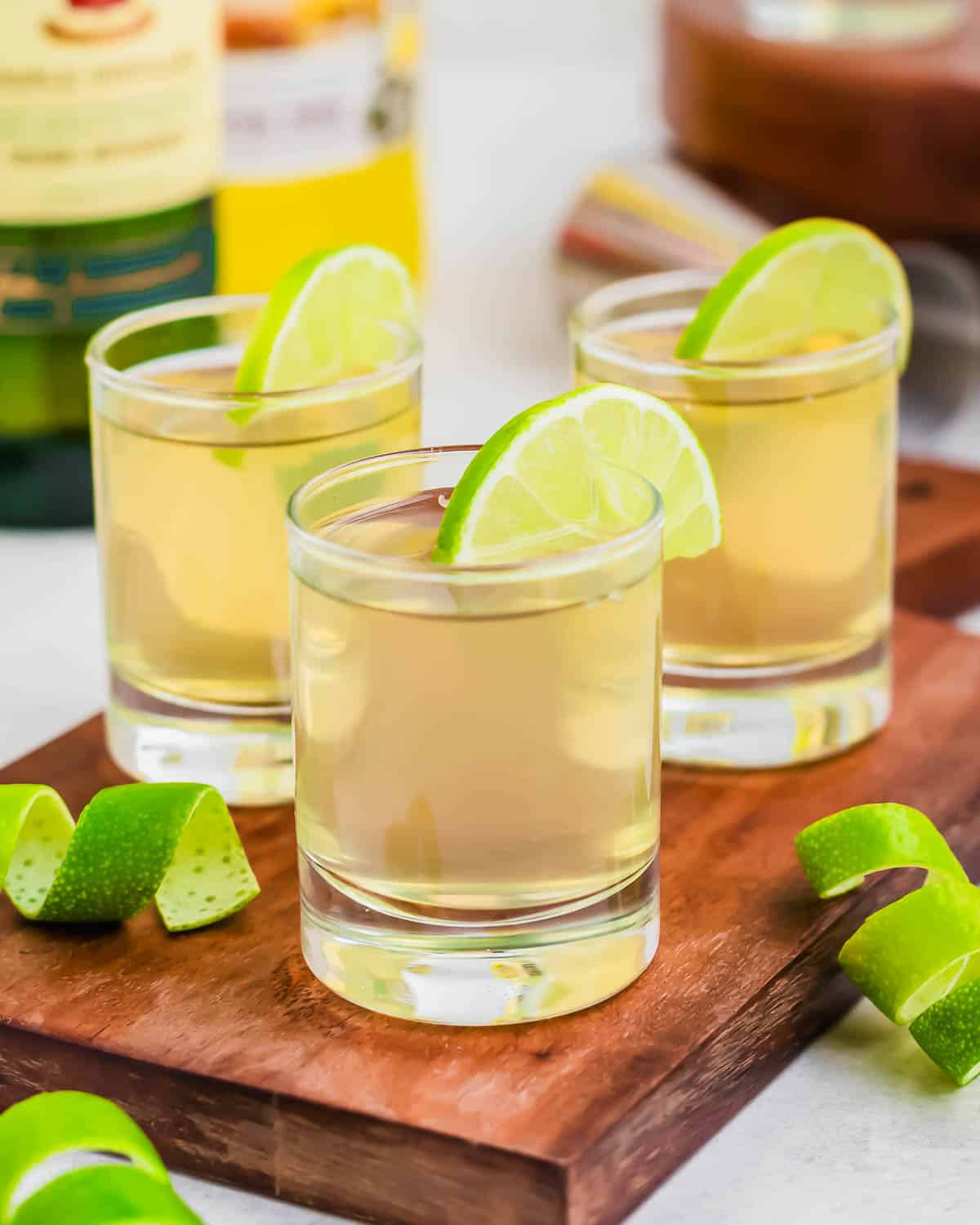 <p>shooter, 0.5 oz (Irish) whiskey, 0.5 oz peach schnapps, 0.25 oz lemon juice, 0.25 oz simple syrup, splash of citrus soda</p>