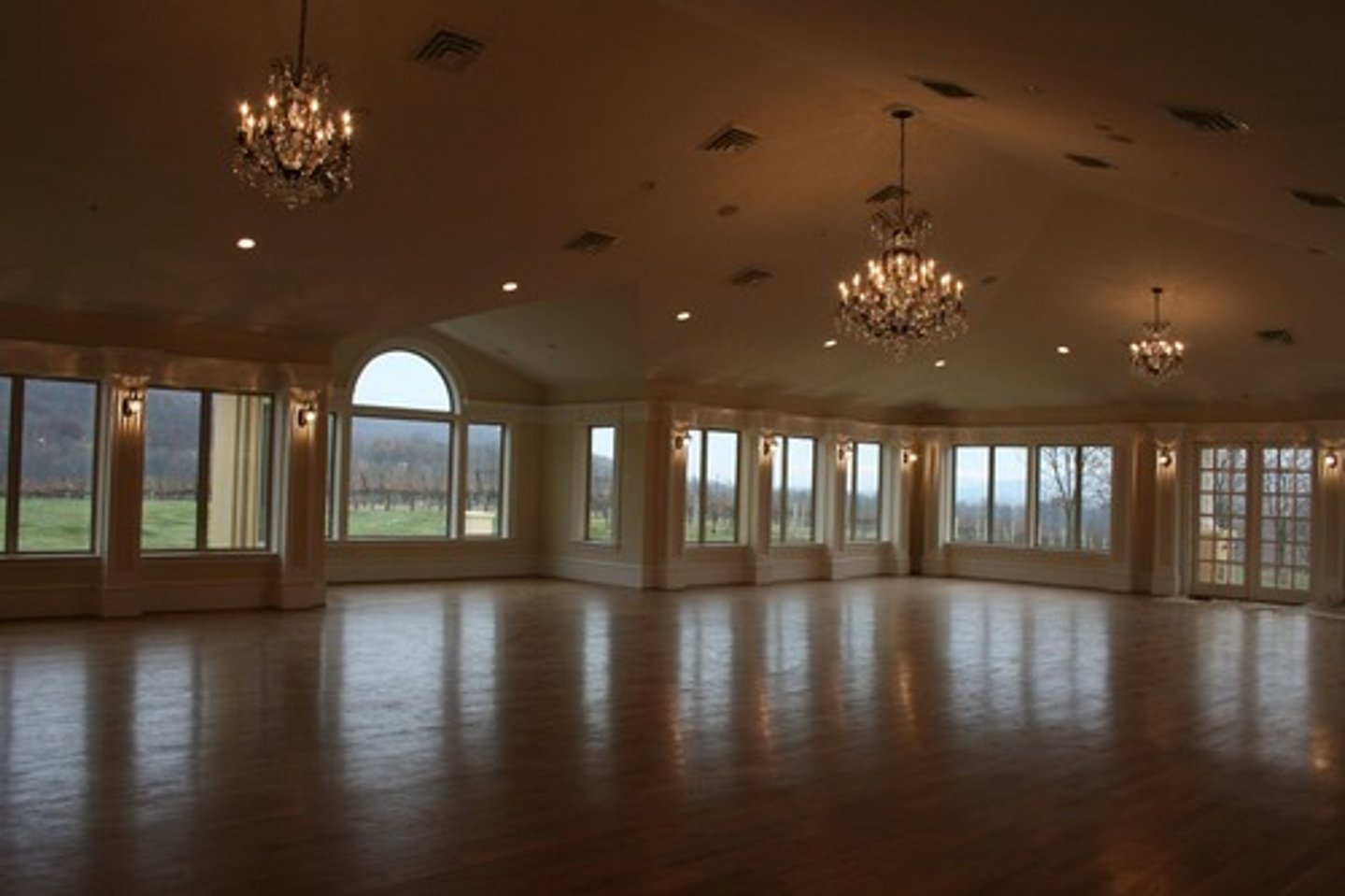 <p><span>having a lot of space inside</span></p><p><span>synonym <strong>spacious</strong></span></p><ul><li><p><span><em>a surprisingly _ car</em></span></p></li></ul><p></p>