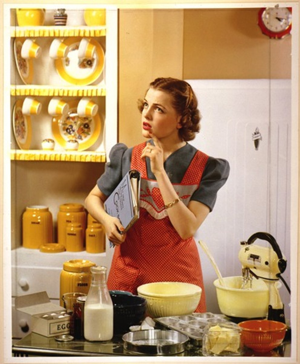 <p>bà nội trợ</p>