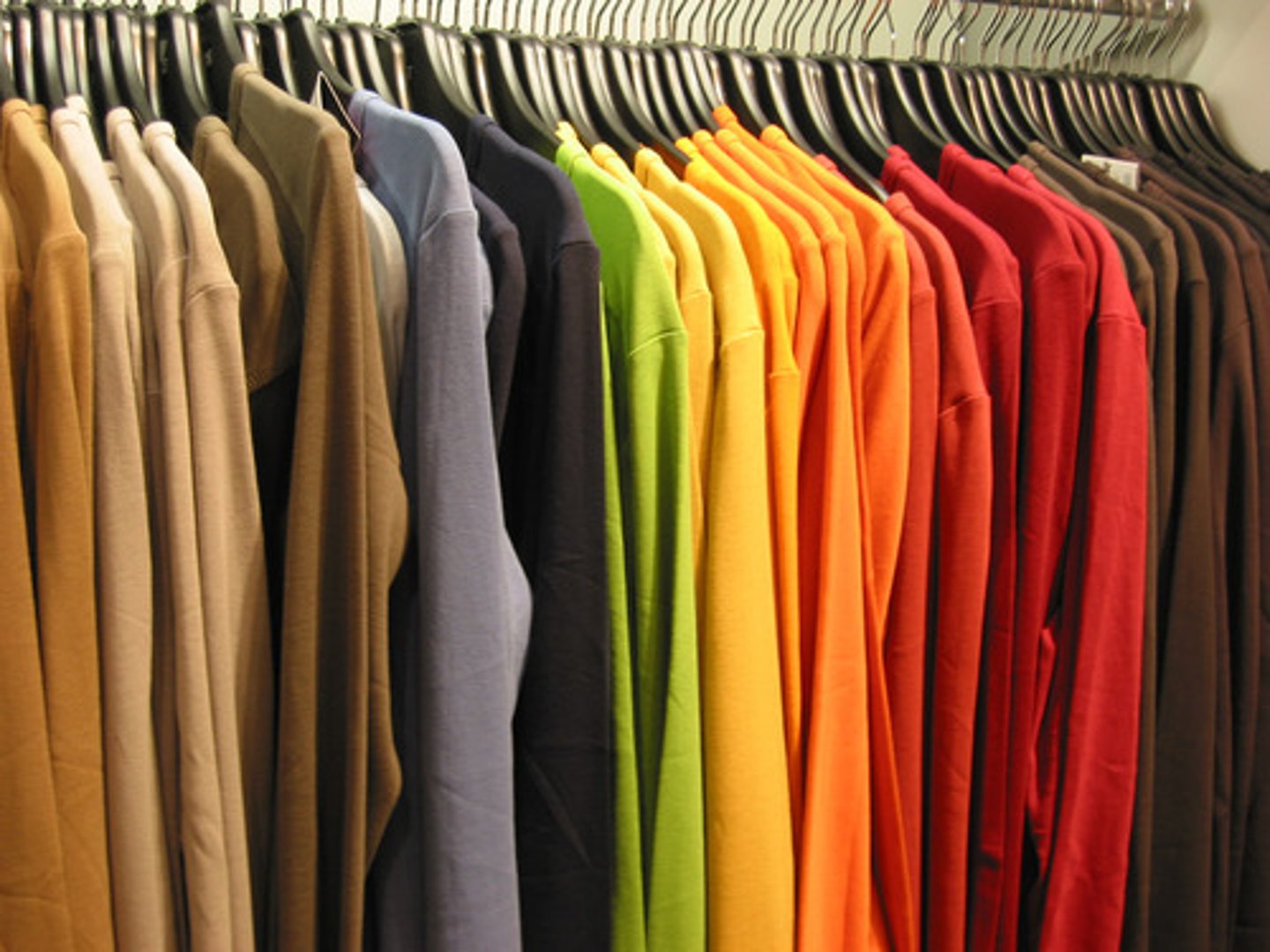 <p>（yīfu）clothes, clothing</p>