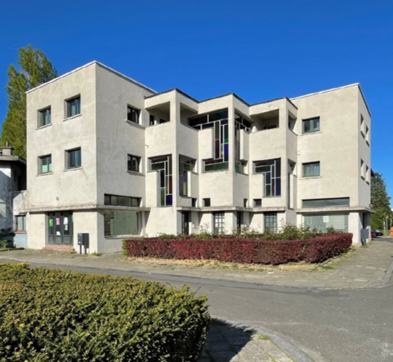 <p>1879-1962 : Belgische, modernistische architect. Streefde naar een sociale en rationele architectuur voor de massa, zoals de Cité Moderne. Medeoprichter van het tijdschrift "7 Arts".</p>