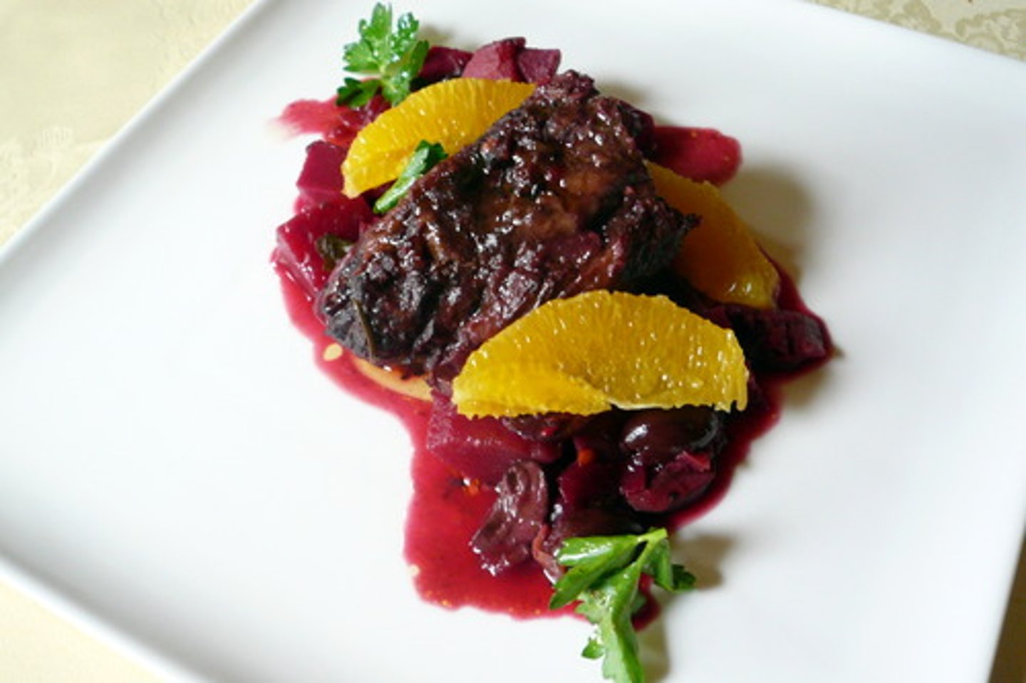 <p>(AmE) the main dish of a meal</p><p>(BrE) a dish served before the main course</p>