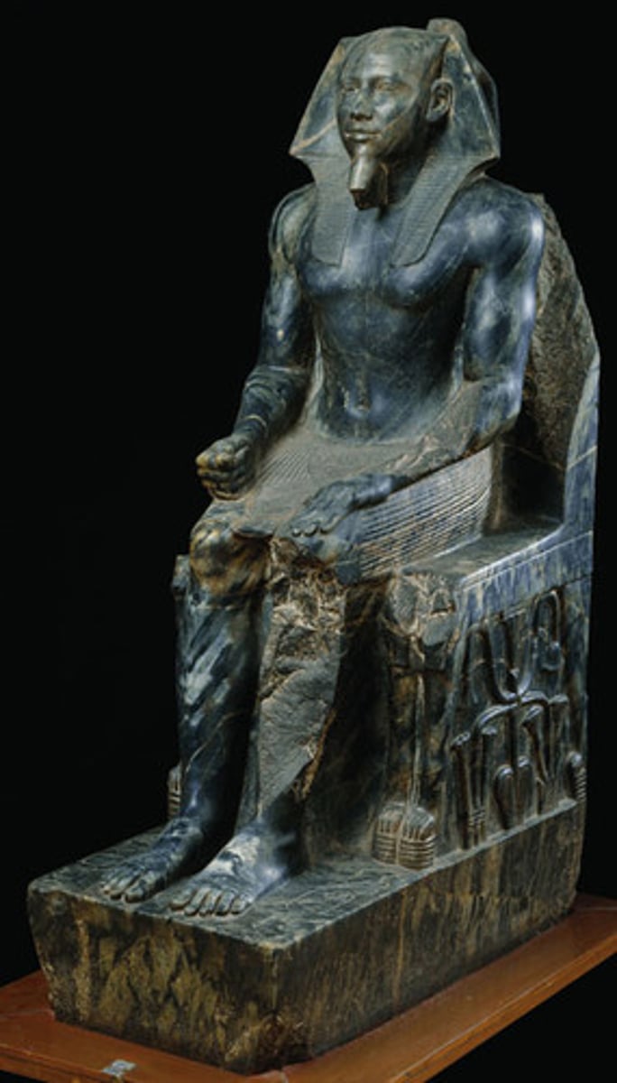 <p>Egyptian; 2520- 2494 BCE</p><p>Emphasis on frontality</p><p>Horus is on the back of his head</p><p>False beard</p><p>showing off his bod</p><p>nemes headdress</p>