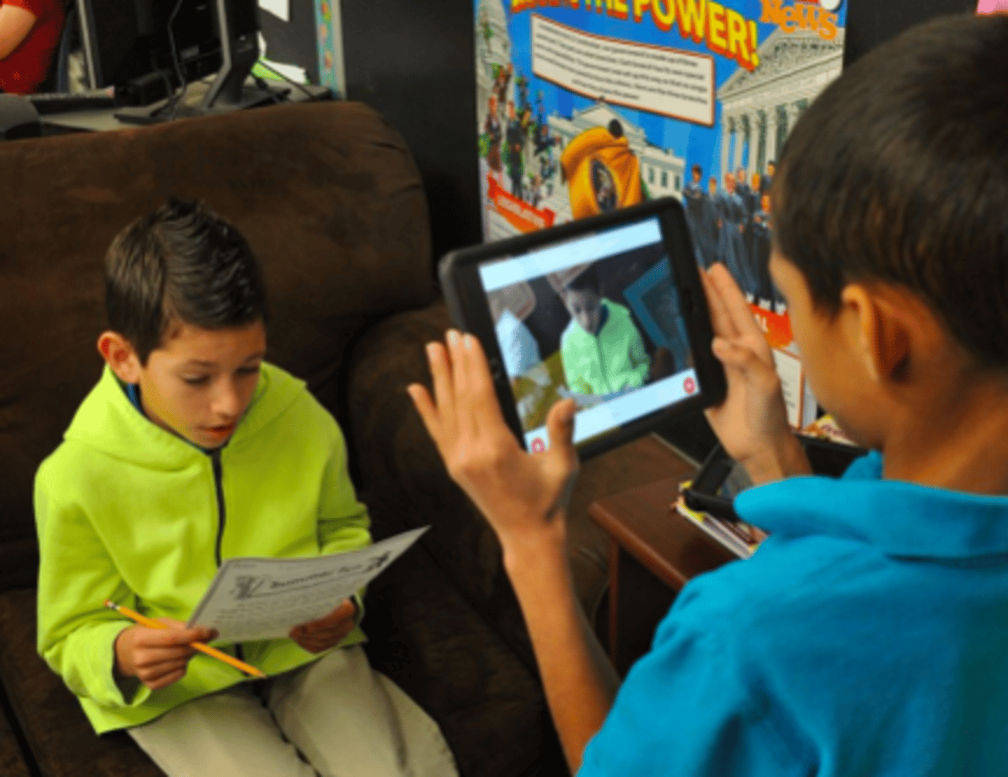 <p>to record (oneself)</p>