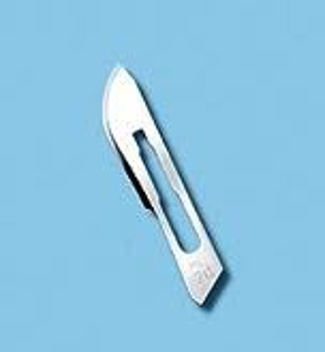 <p>mostly used in large animal procedures</p><p>fits handles #4 or #8</p>