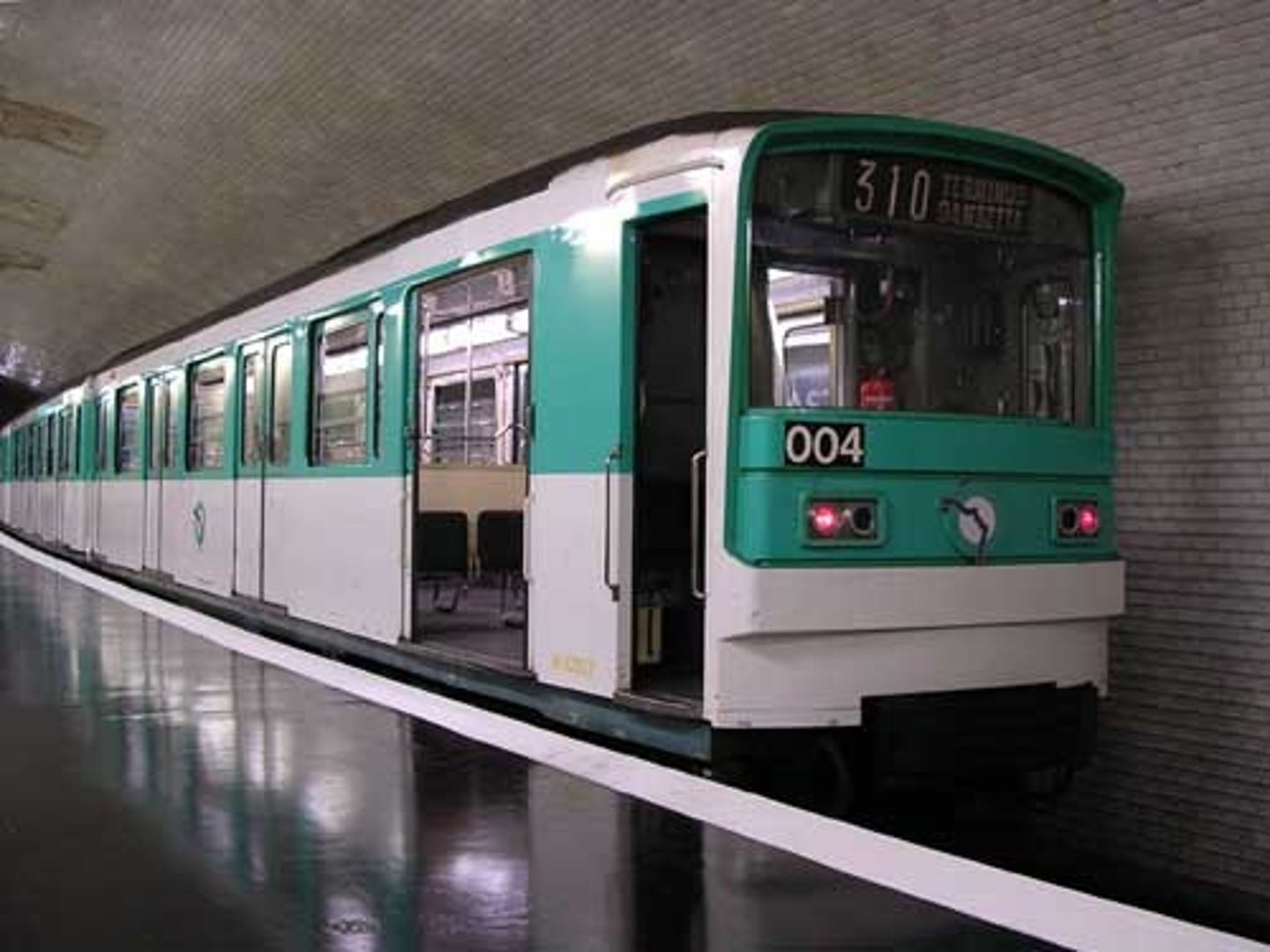 <p>Le Métro</p>