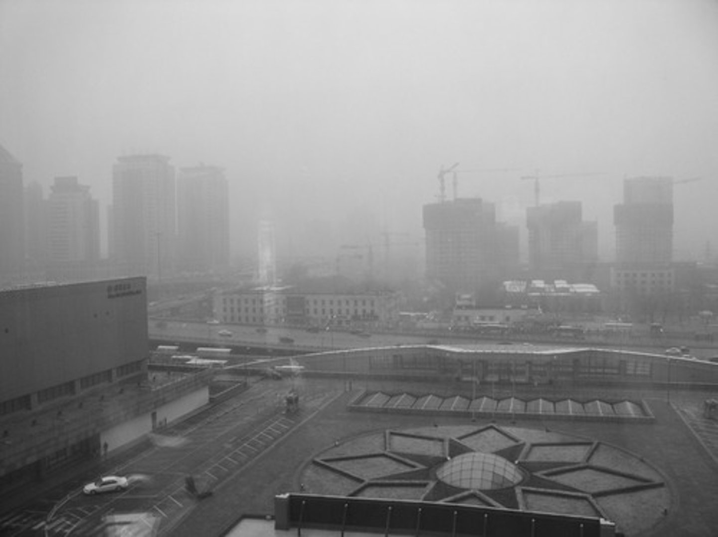 <p>Dominated by sulfur dioxide and sulfate compounds. London type or gray smog.</p>