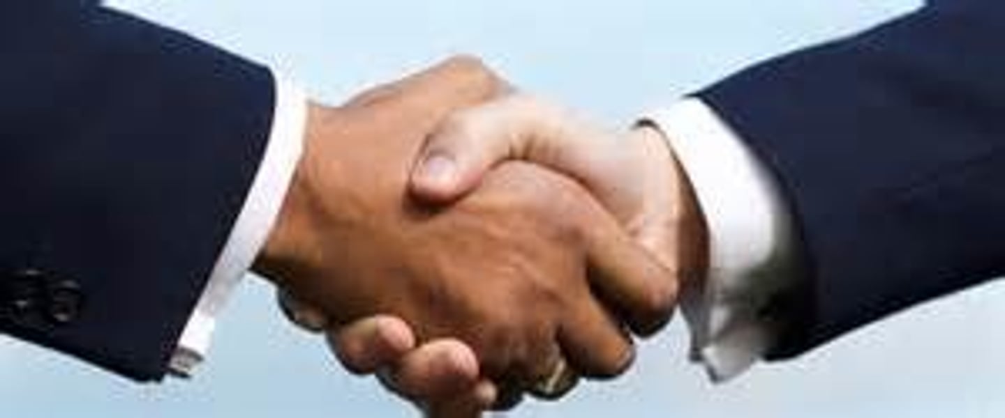 <p>to remove the bad feelings between people: gỡ rối khúc mắc</p><p>ex: the discussion didn't solve any of our problems, but at least it cleared the air.</p>