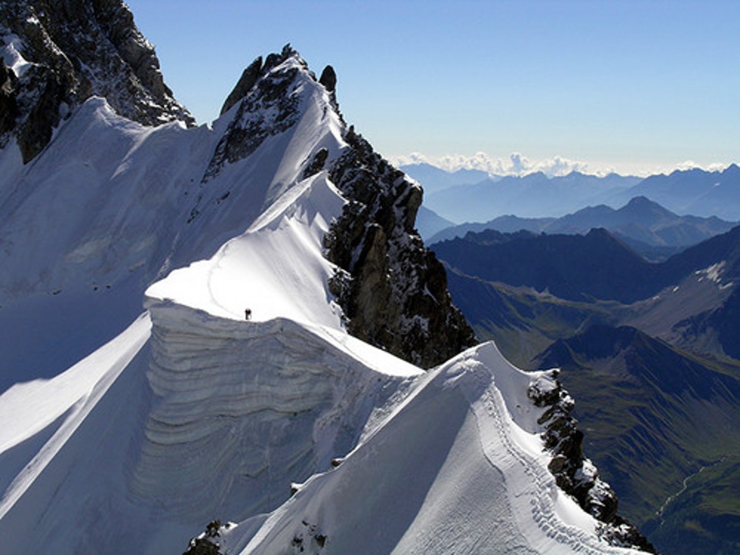 <p>A sharp mountain ridge formed from two glaciers pinching land together.</p>