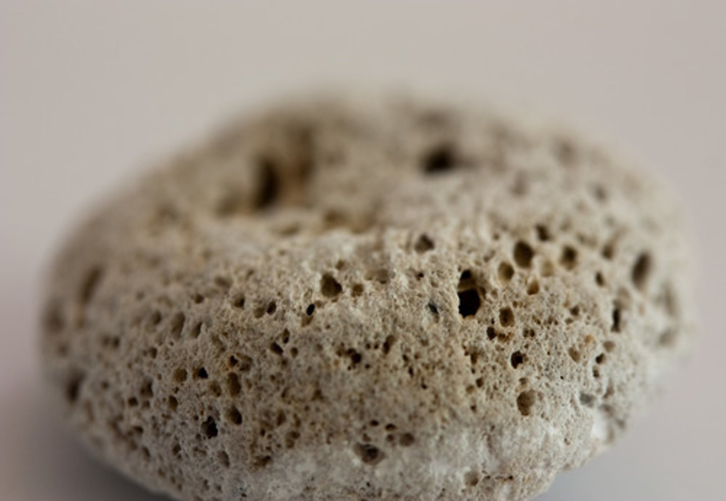 <p>- Igneous rock<br>- Glassy</p>