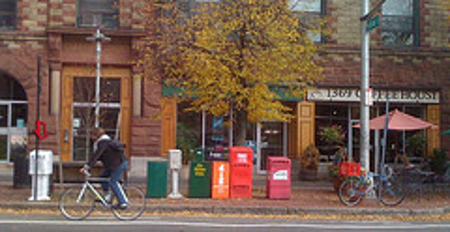 <p>thuộc địa phương</p>