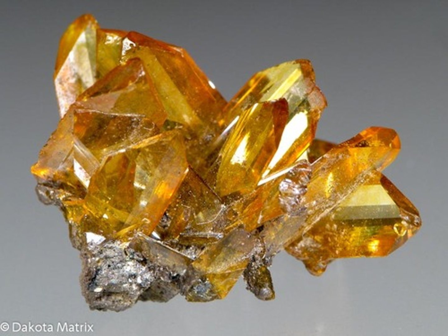 <p>Barite group. <br>Orthorhombic. <br>Prismatic parallel, massive, granular, compact, earthy concentric layers. <br>H = 3-3.5<br>SG = 4.5<br>Conchoidal fracture.<br>Adamantine (crystalline), dull (earthy) luster.<br>Transparent to translucent. <br>Color = colorless, white, gray, pale shades of yellow.<br>Associated with galena.</p>