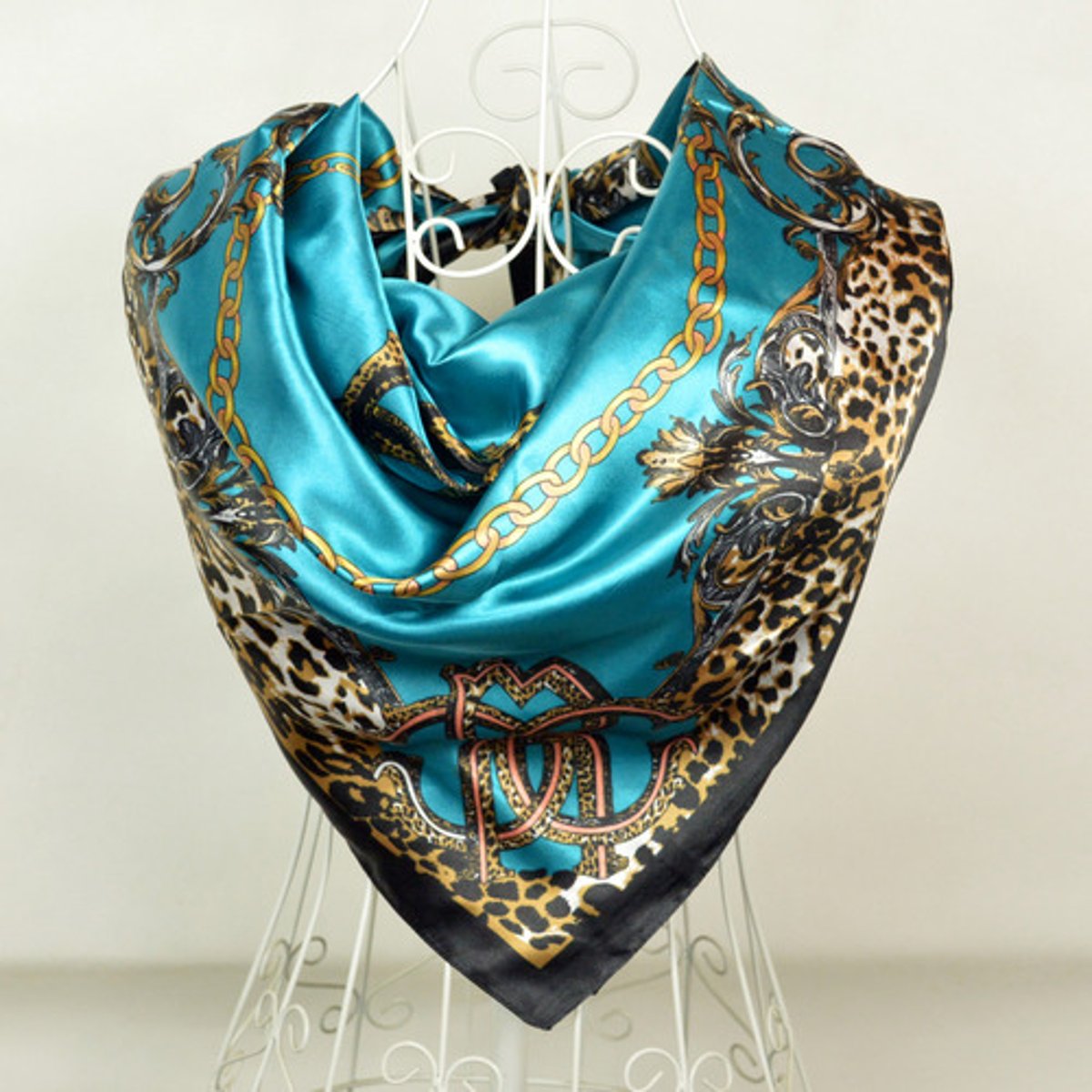 <p>tơ, chỉ, lụa</p>