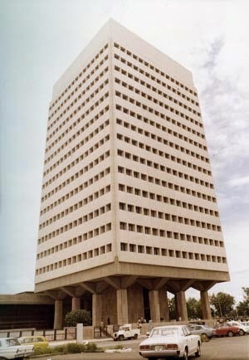 <p>Magsaysay Building</p>