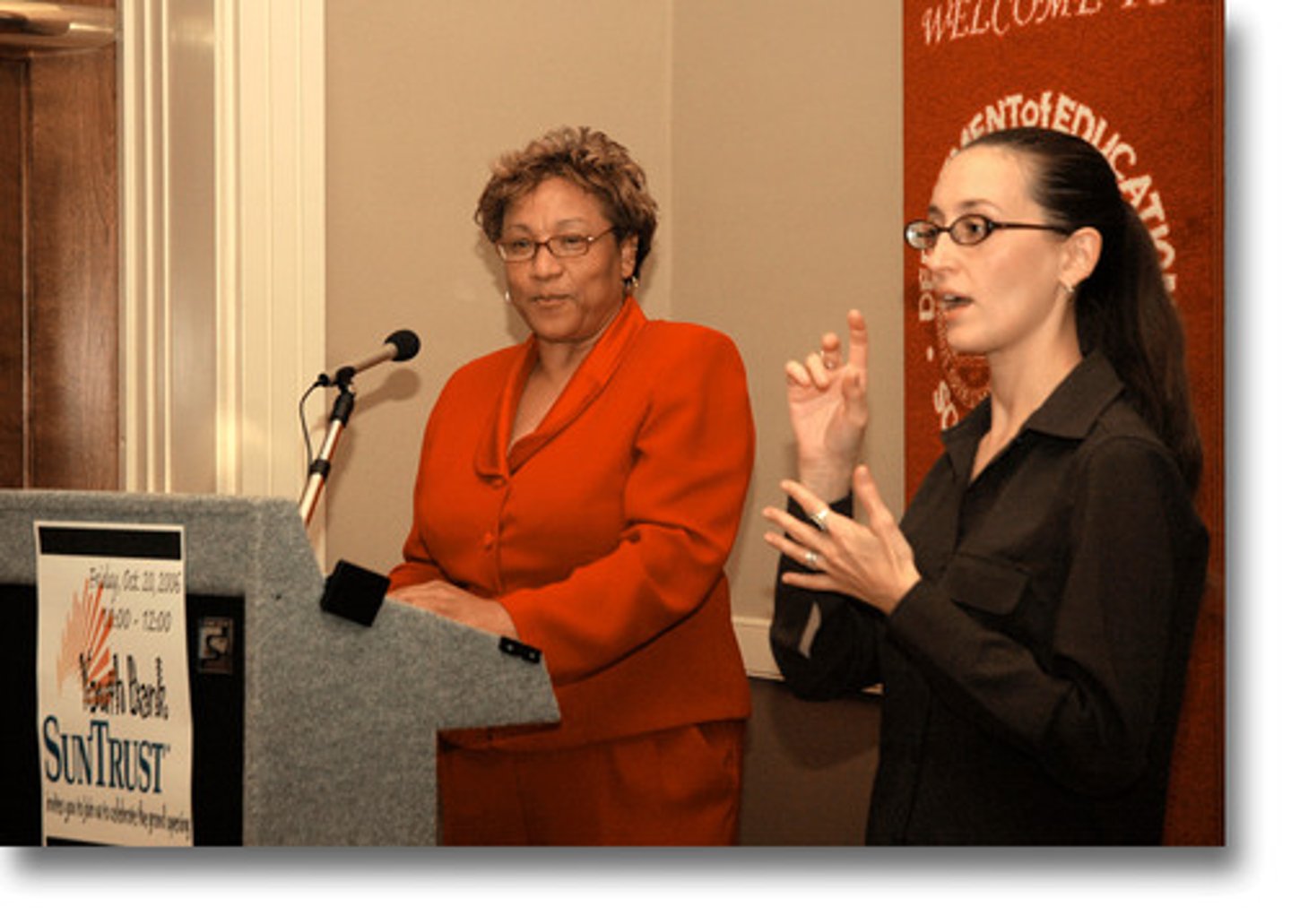 <p>phiên dịch viên</p>