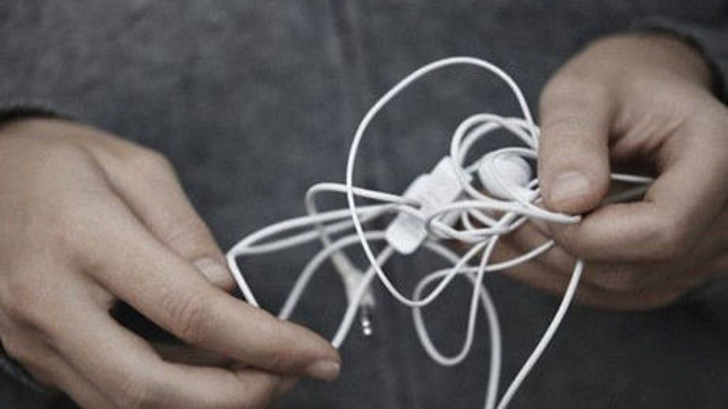 <p>to get tangled up</p>