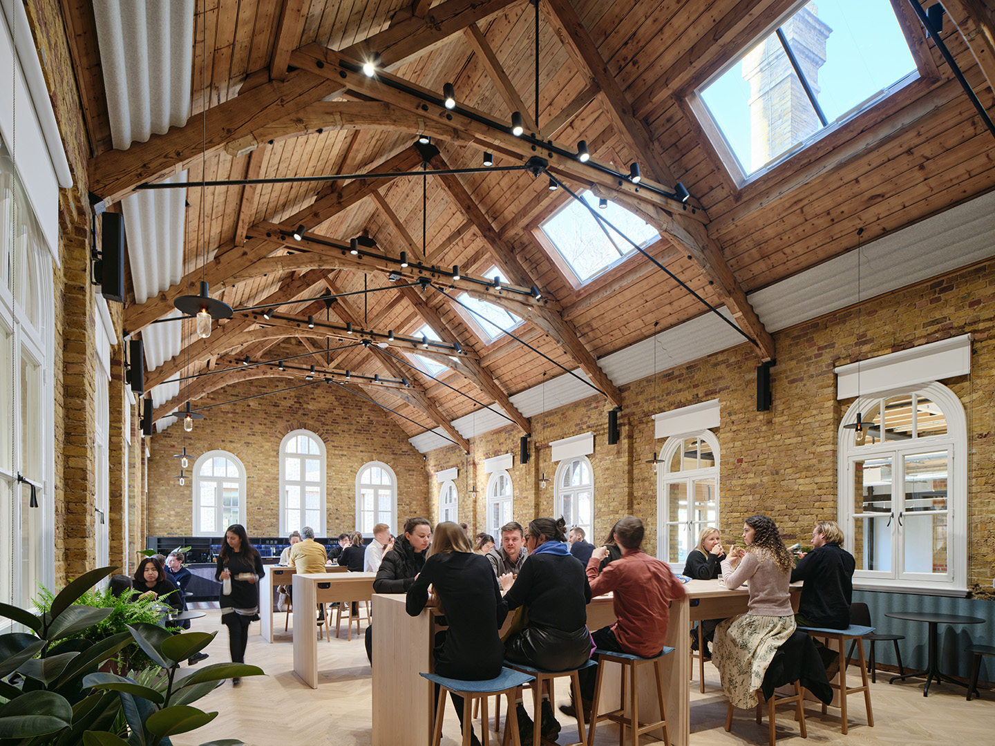 <p>Хуучин барилгад шинэ технологи эсвэл систем суурилуулж сайжруулах.</p>