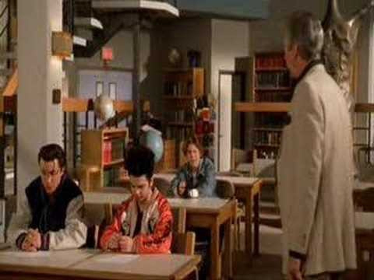 <p>to be in detention</p>