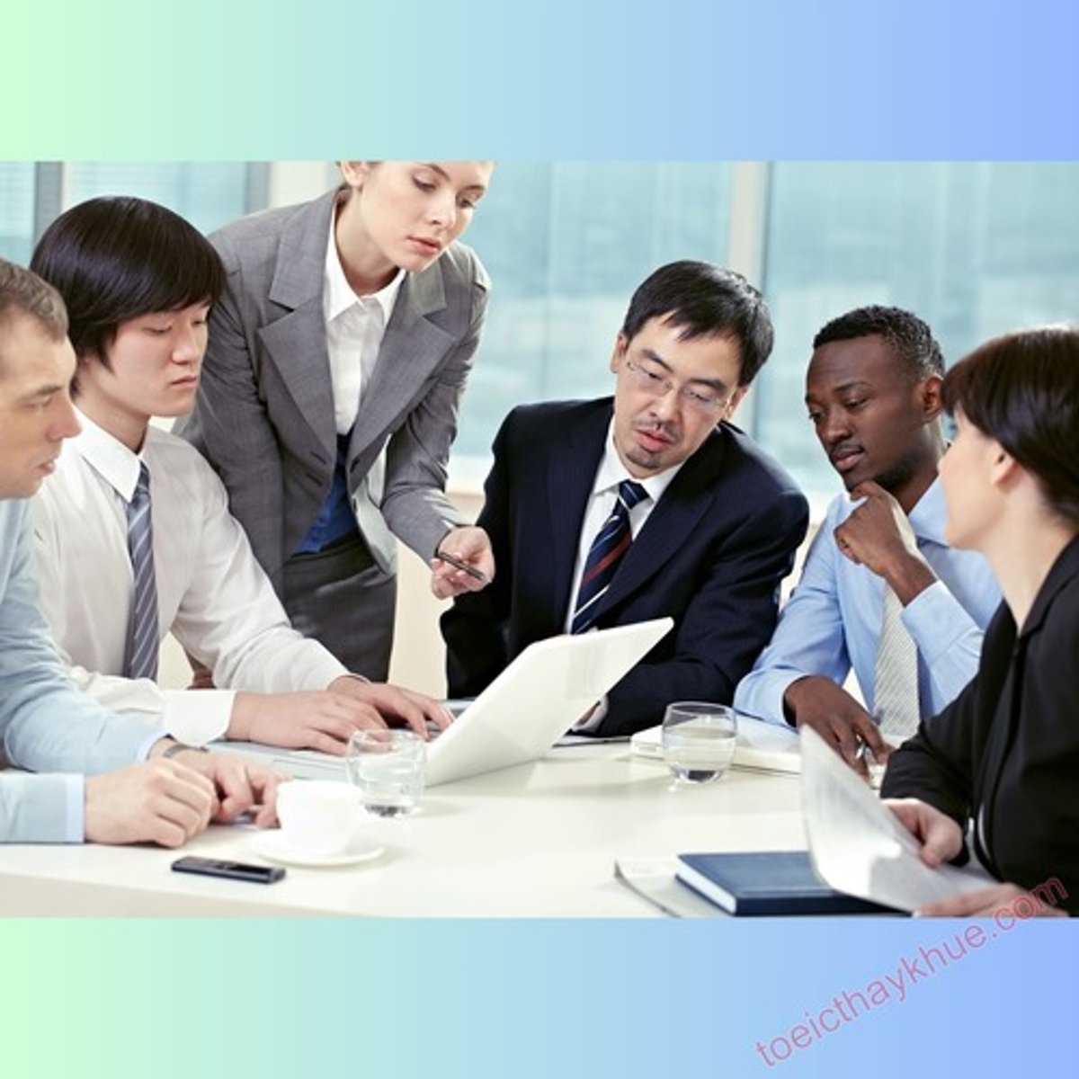 <p>Ủy ban xem xét các chính sách.</p>