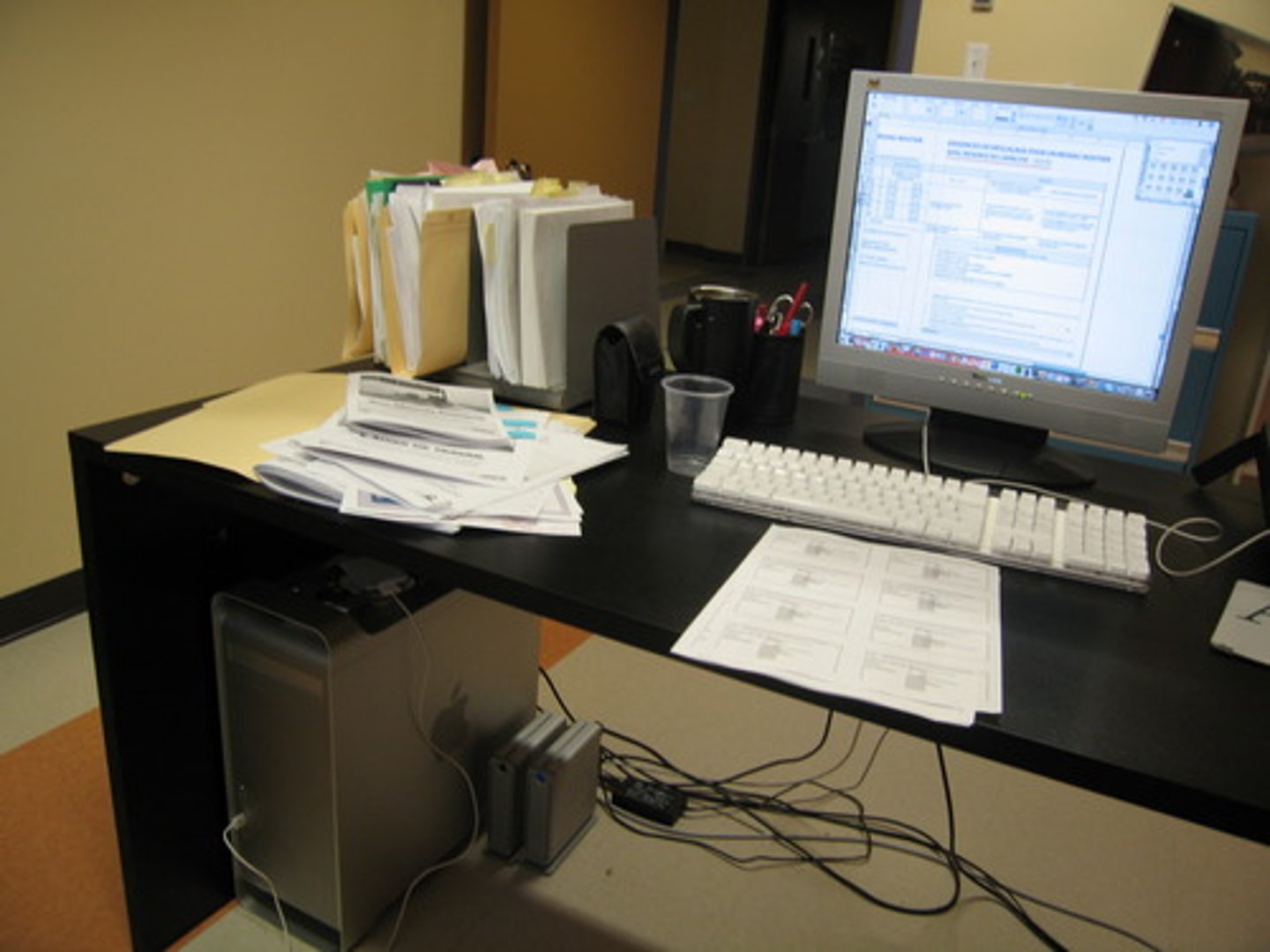 <p>a large desk</p>