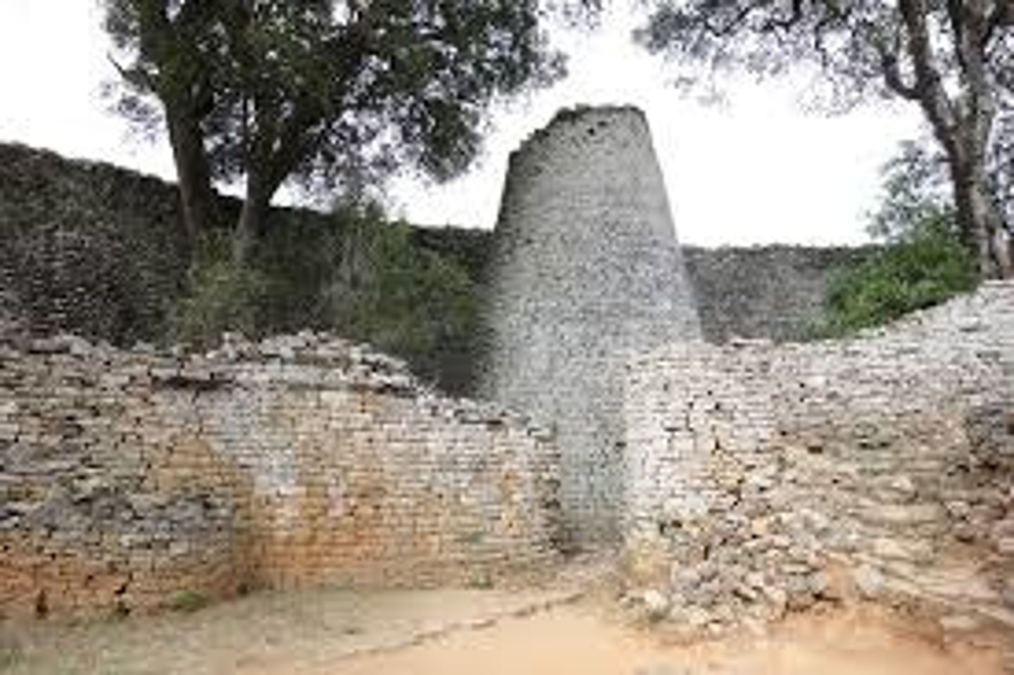 <p>Shona People</p><p>Zimbabwe</p><p>Granite Blocks</p><p>power, control, and religion</p><p>(tower for grains)</p>