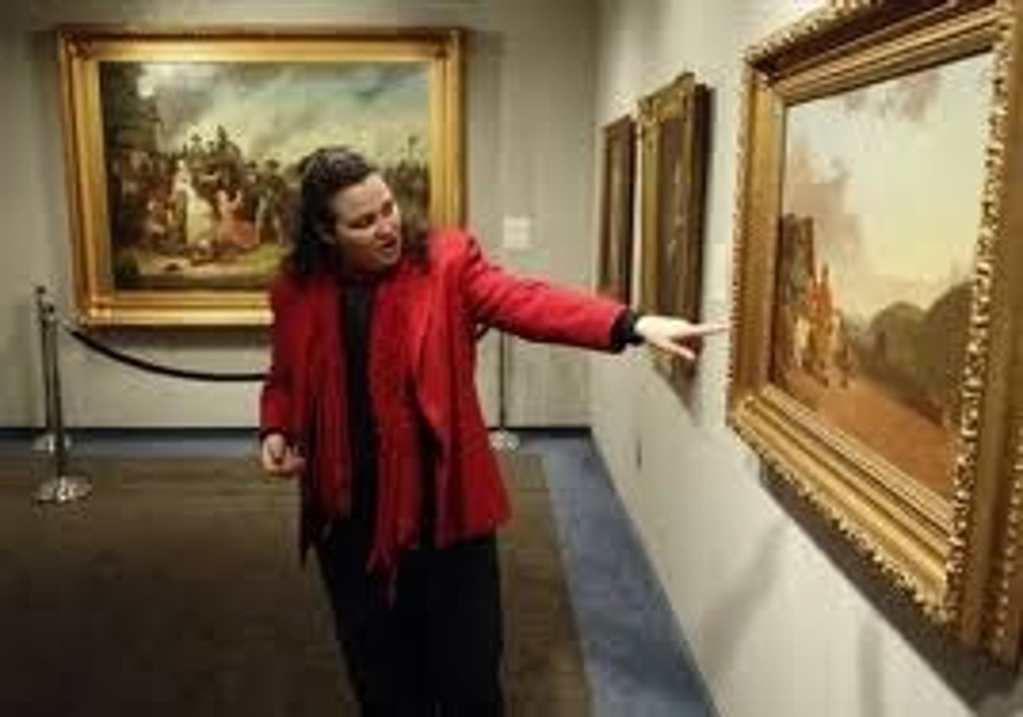 <p>A person in charge of a museum</p>