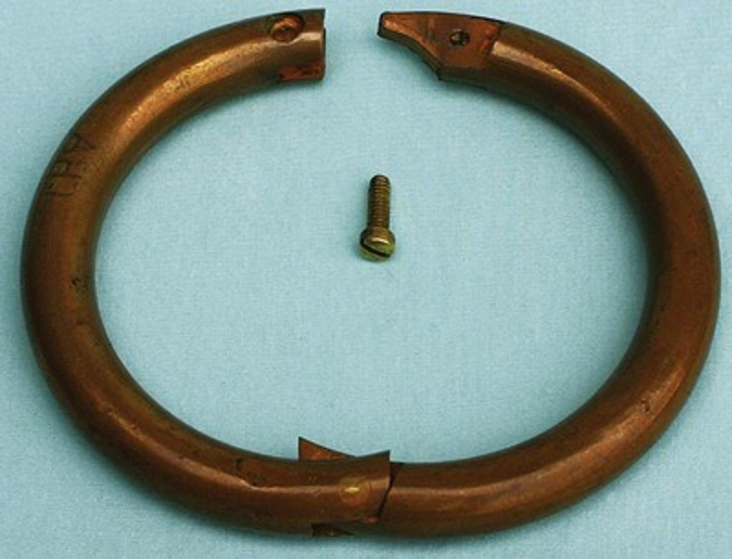 <p>To control the head of a bull by applying pressure to the nasal septum on a semipermanent basis.</p>