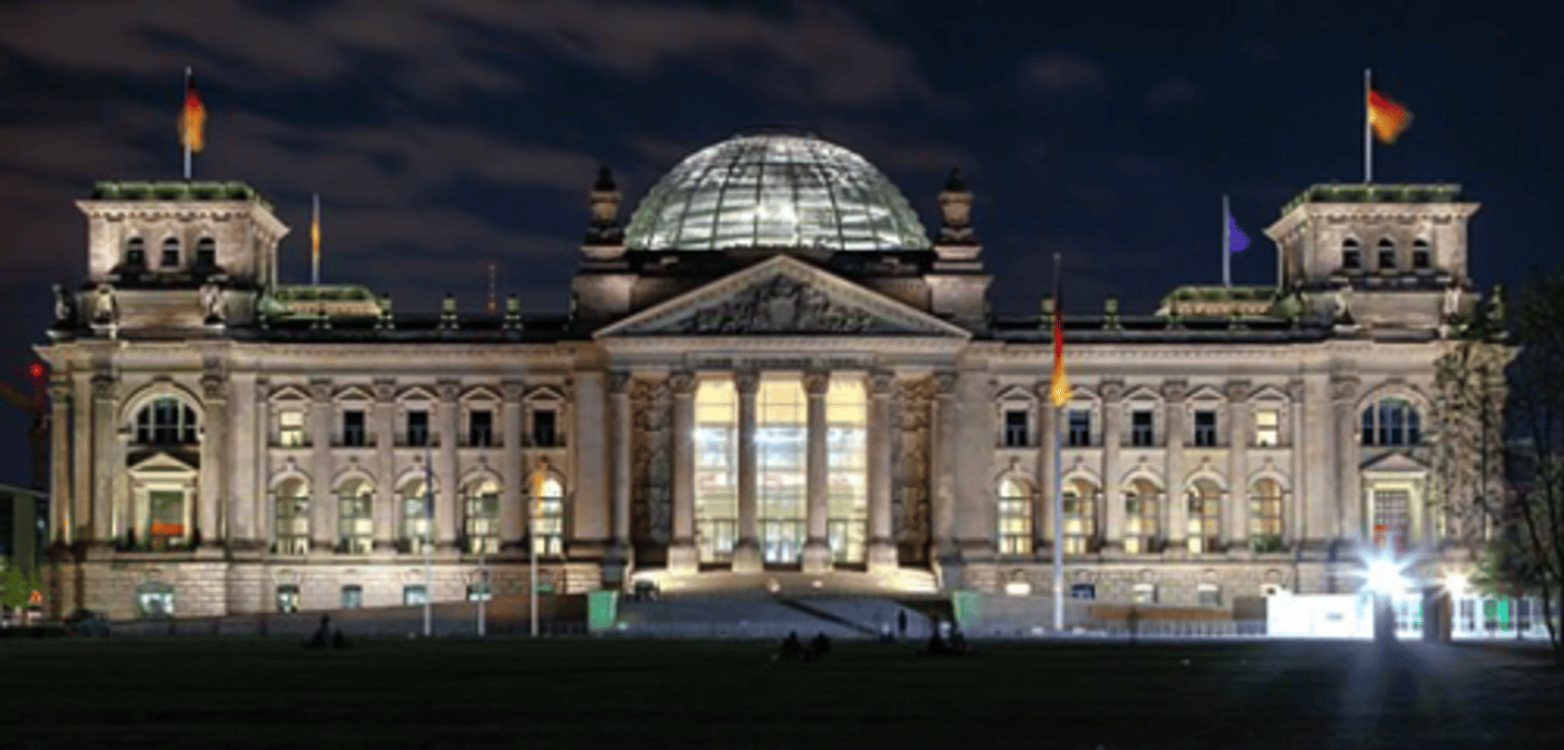 <p>Designed by Sir Norman Foster</p><p>Commission to restore Reichstag, a building gutted during fighting in WW2, to accommodate newly unified German Parliament</p>