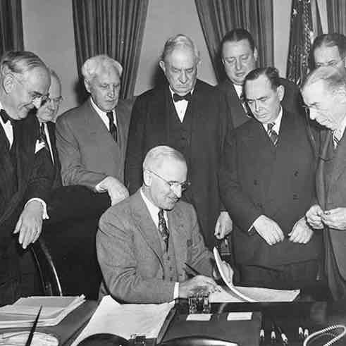 <p>A US initiative led by George Marshall to invest billions in Europe for economic recovery, with the condition of opening markets to American trade </p>
