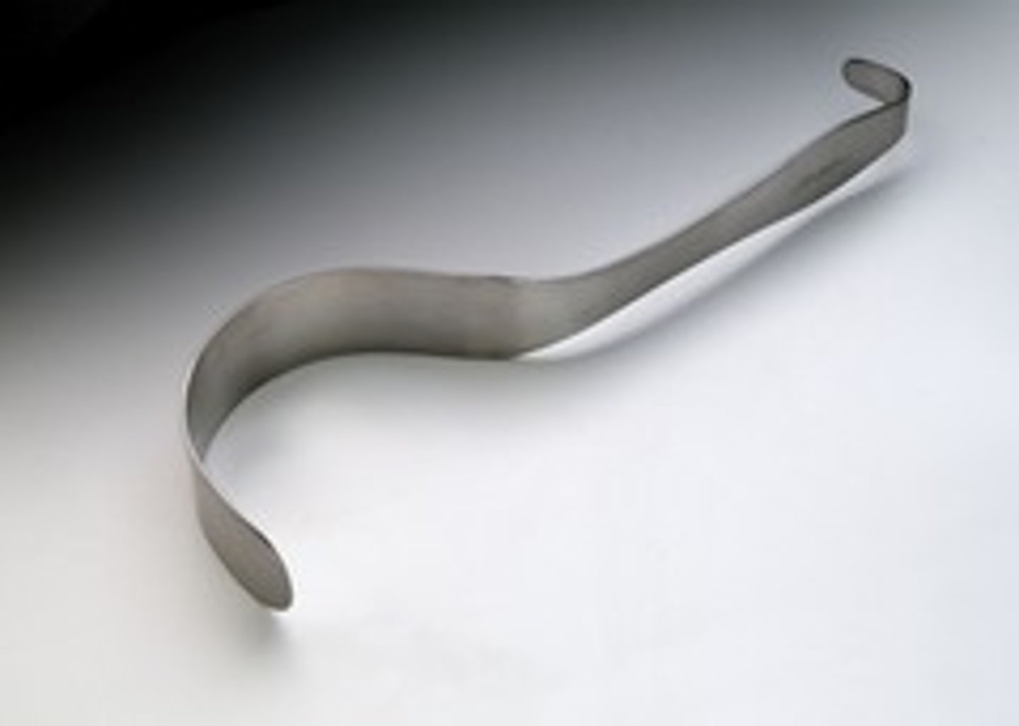 <p>used to retracting and exposing, it has a deep cutout meaning you can go deeper with this tool to spread whatever the doctor needs out of the way, if its abdominal surgery he will need the intestines moved out of the way. Also is very bendable</p>