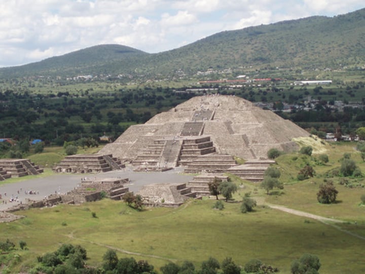 <p>Mexico. Teotihuacan culture; c. 100-650 C.E.; Mayan culture; the pyramid of the Sun is in the foreground, and the Pyramid of the moon is visible in the distance.</p>