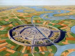 <ul><li><p>civilisations</p></li><li><p>peakes 3rd millenium bc.</p></li><li><p>grand ville mesopotamienne, beaucoup de sources sur babylone. built with calcaire, granit</p></li><li><p>frontier syrie et iraq</p></li><li><p>maison ronde</p></li><li><p>sold clothes to byblos</p></li></ul><p>buildings:</p><ul><li><p>temple dedicated to Istar (huge)</p><ul><li><p>rectangle autour d’un cour (22mx15m large)</p></li><li><p>portail principal opens on cour (orga type meso). tres fortifier</p></li></ul><p></p></li></ul>
